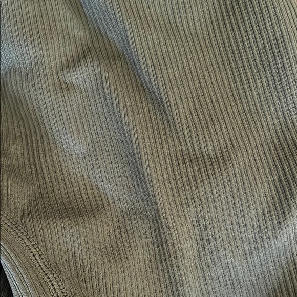 Green and Gray High-Waisted Shorts Set - Picture 7 of 10